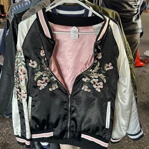 Reversible bomber jacket